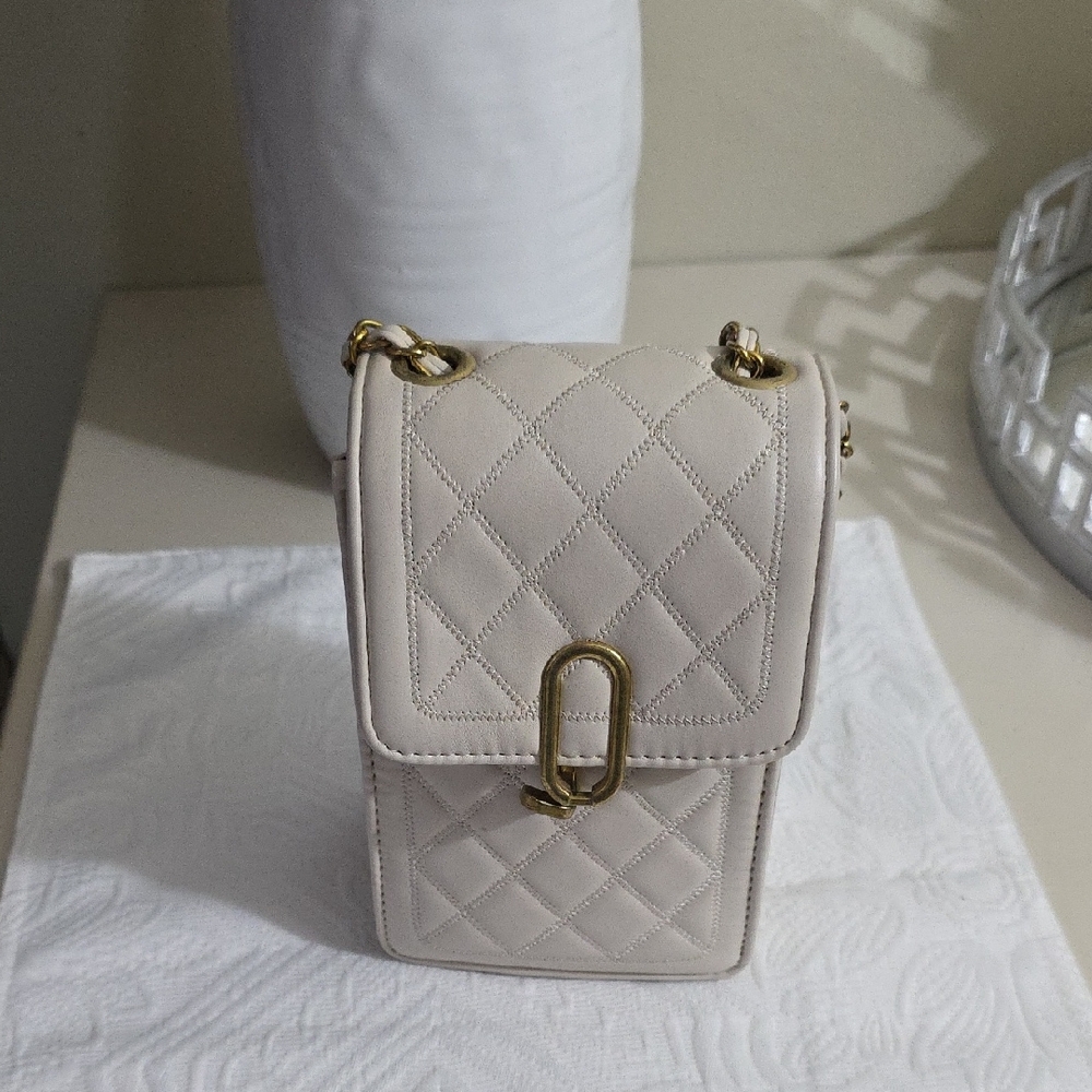 Elegant Cream Quilted Crossbody Bag